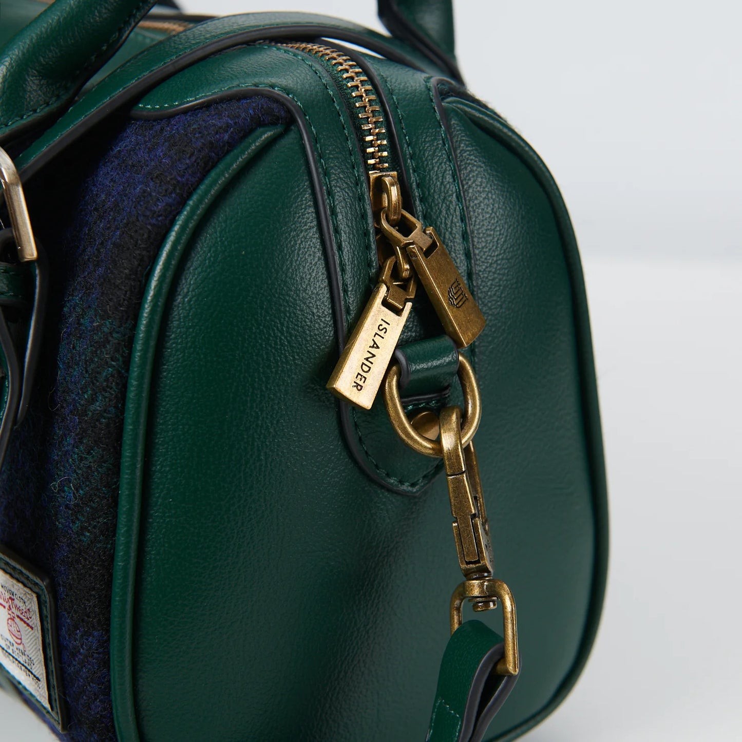 The Medium Duffel Bag - Harris Tweed® Duffel Bag von islander®