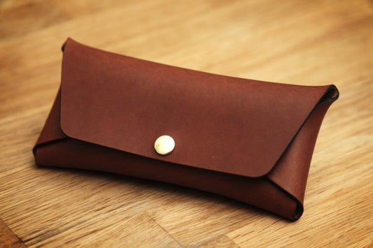 Handgefertigtes Leder-Brillenetui - Tanner Bates