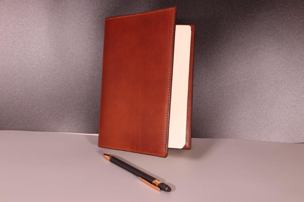 Notizbuch, Leder, handgefertigt, englisch, Tanner Bates, Ledergebundenes Journal in A5